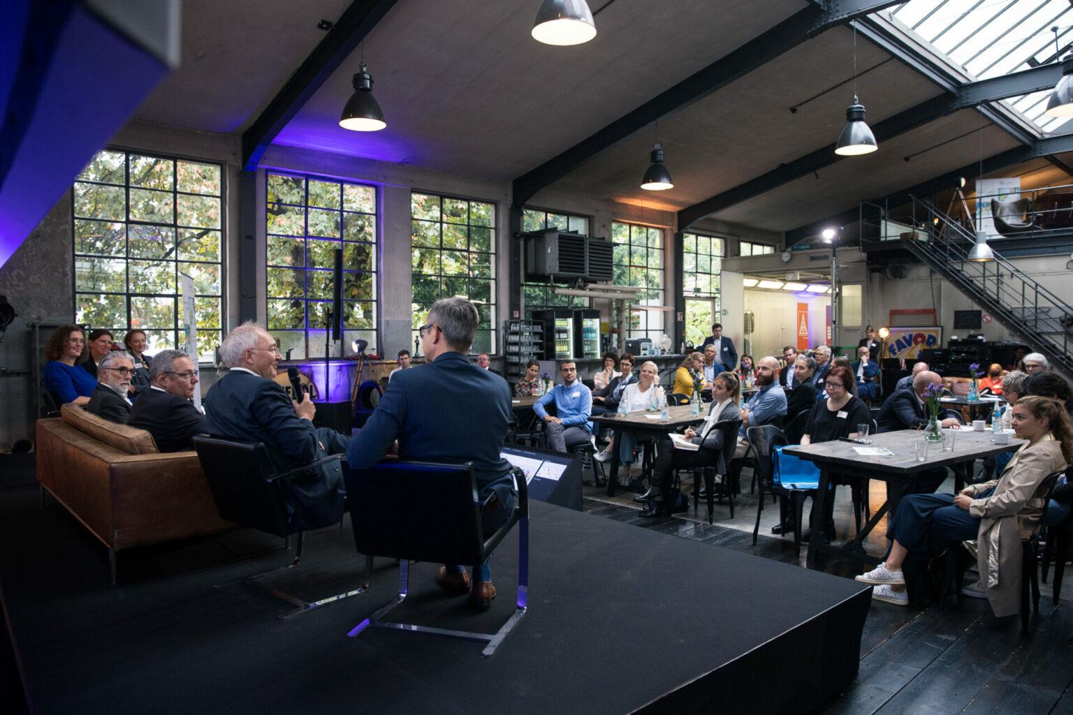 Q-Guide Präsentation der Wirtschaftsförderung Region Stuttgart in der Garage 266.